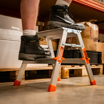Vaunt 2 Tread Step Stool*