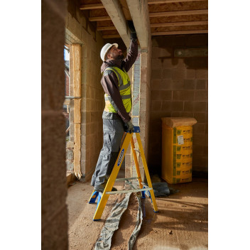 Werner Stepladder 4 Tread Fibreglass En131*