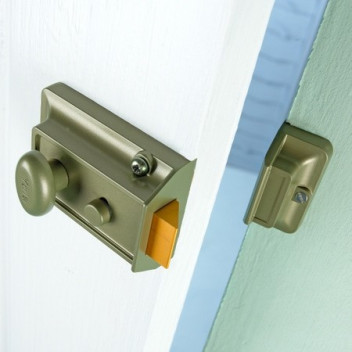 Yale 77 Traditional Nightlatch PB 60mm*